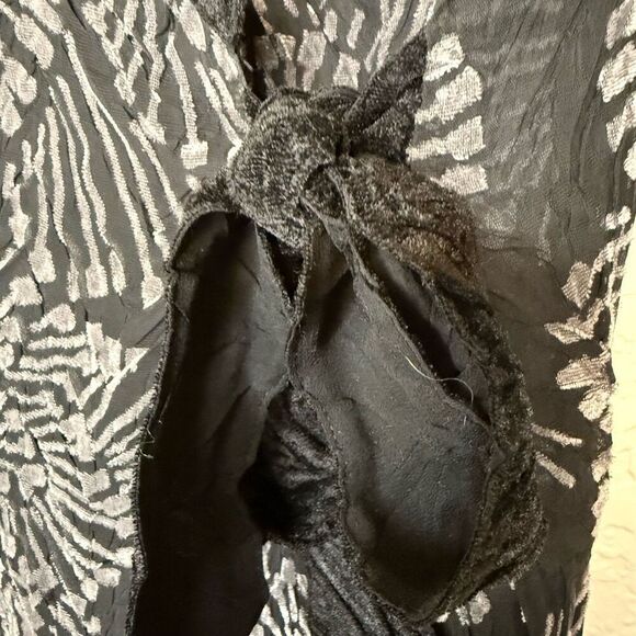 Komarov Black and Gray Velvet Flocked Wrap Dress Size L - Picture 5 of 16